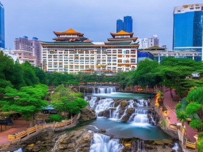 华侨城瀑布酒店位置详解，深圳地标性度假胜地全解析